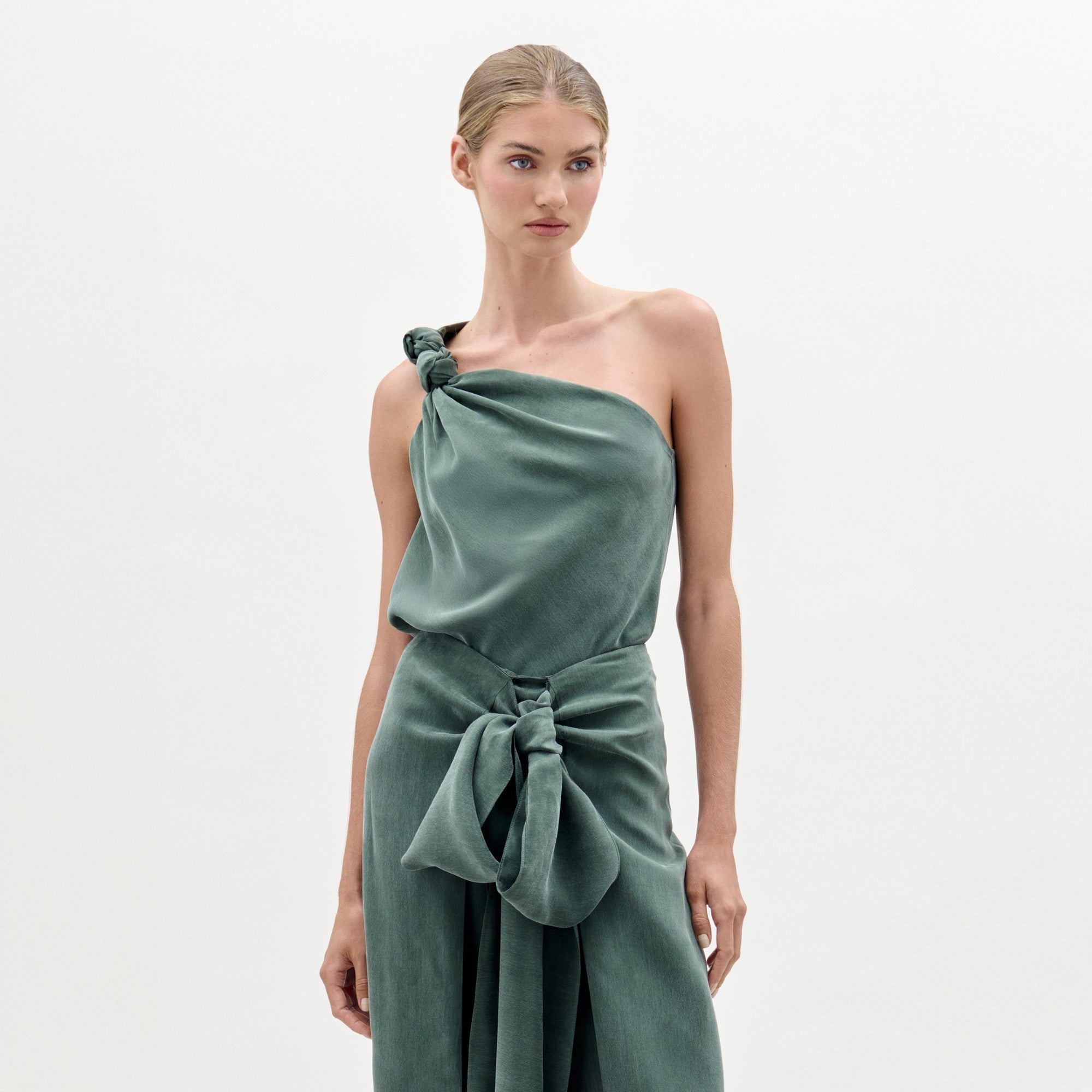 04___Yanet_Blouse___Green___PRE_SPRING_2026_FRONT_e2c8d41f-5f6a-4740-a10f-7c36d7e72823