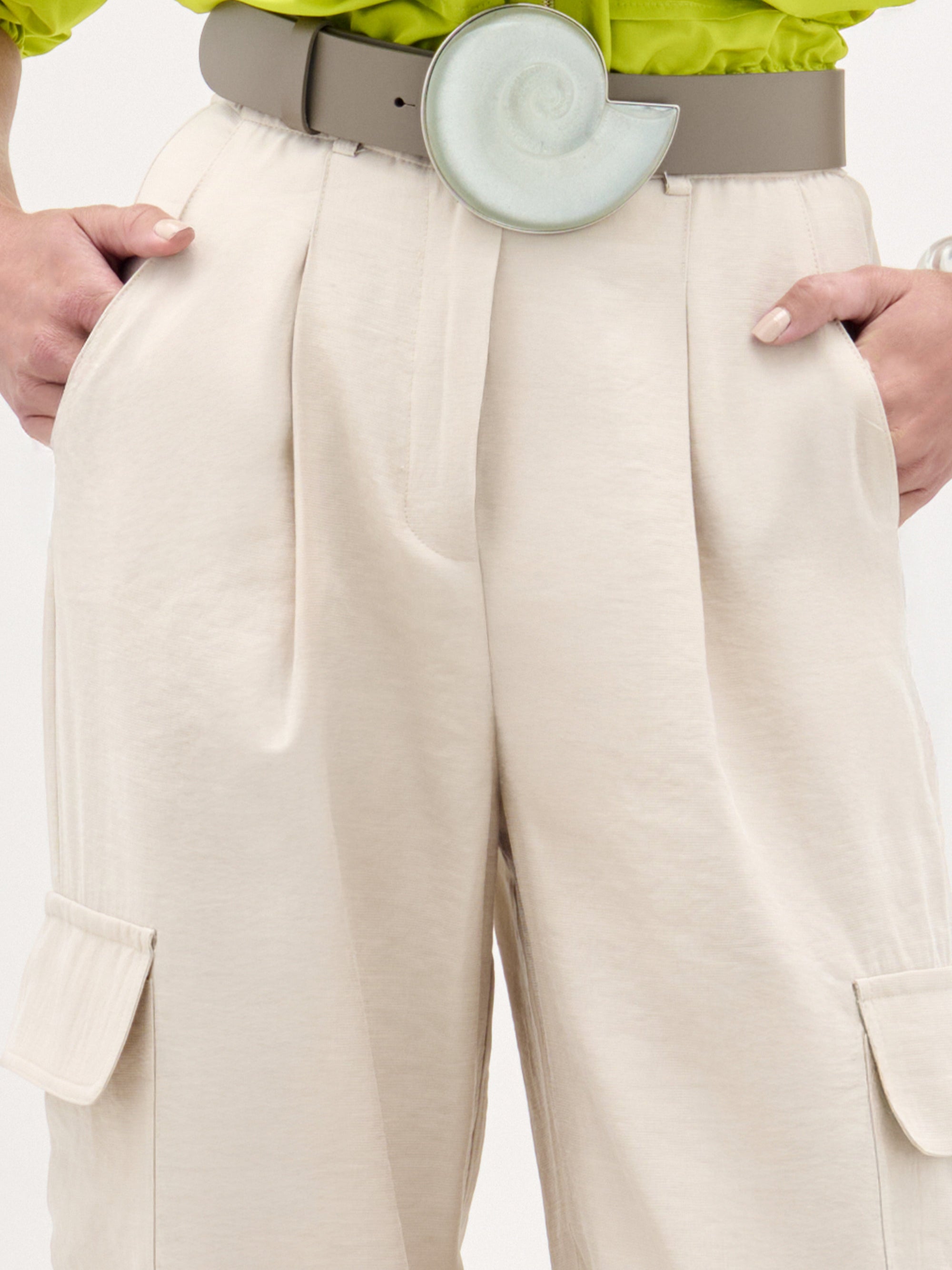 18_DarnellPant_Beige__PRESPRING2026_DETAIL
