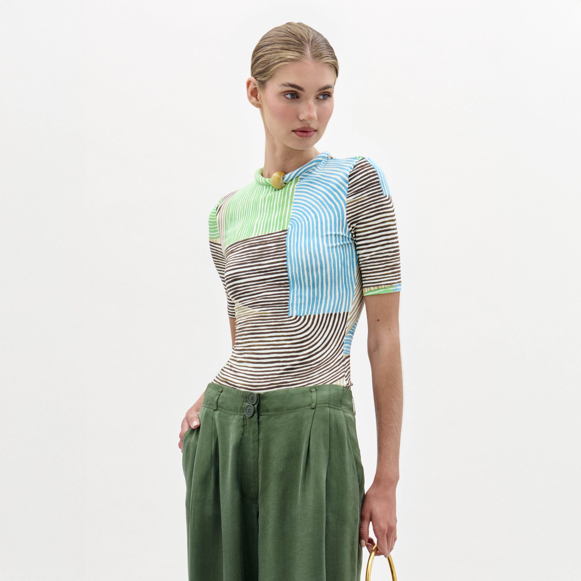 18_VariniaT-Shirt_AbstractGreenPrint__PRESPRING2026_FRONT