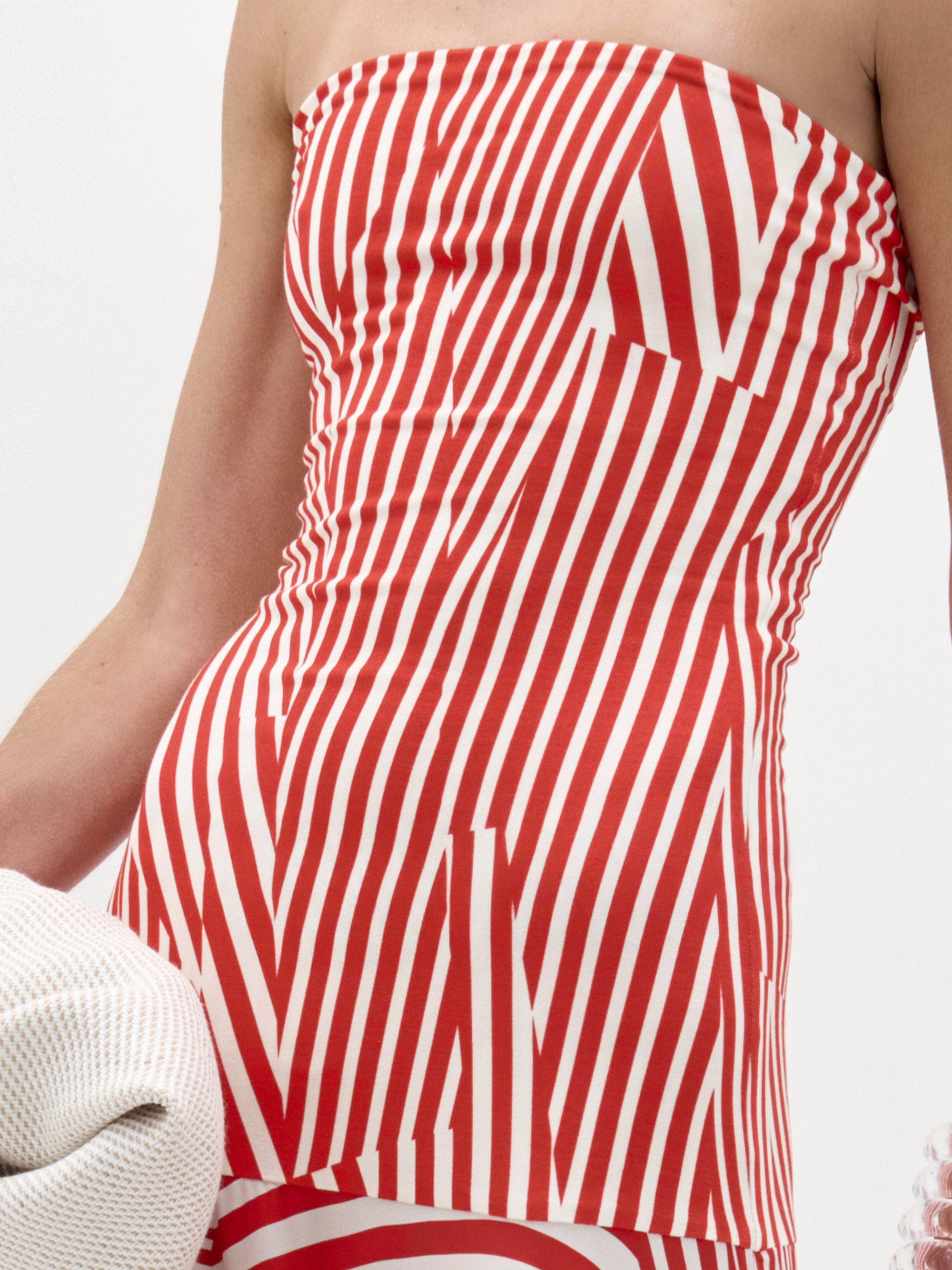 41_MurielDress_MultiDirectionalRedStripes__PRESPRING2026_DETAIL