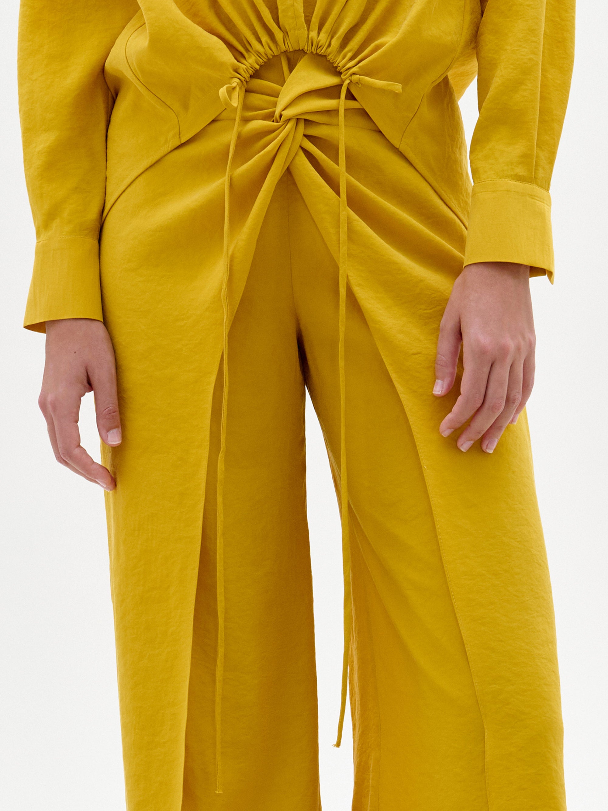CANTURIPE_PANT_AMBER_DETAIL